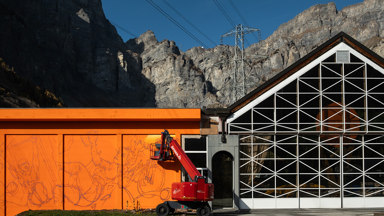 Mode2, fresque murale en cours, Loèche-les-Bains, Art Valais Open Air Museum