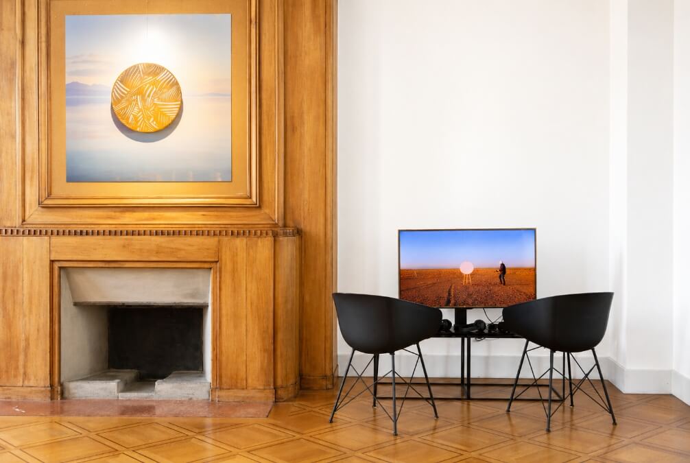 Lines of Soul, Black Holes, Jasm One, vue d'exposition avec vidéo, Cologny, 2025